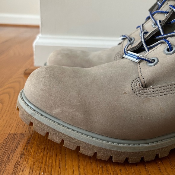 Grey/taupe Timberland boots - Picture 5 of 11